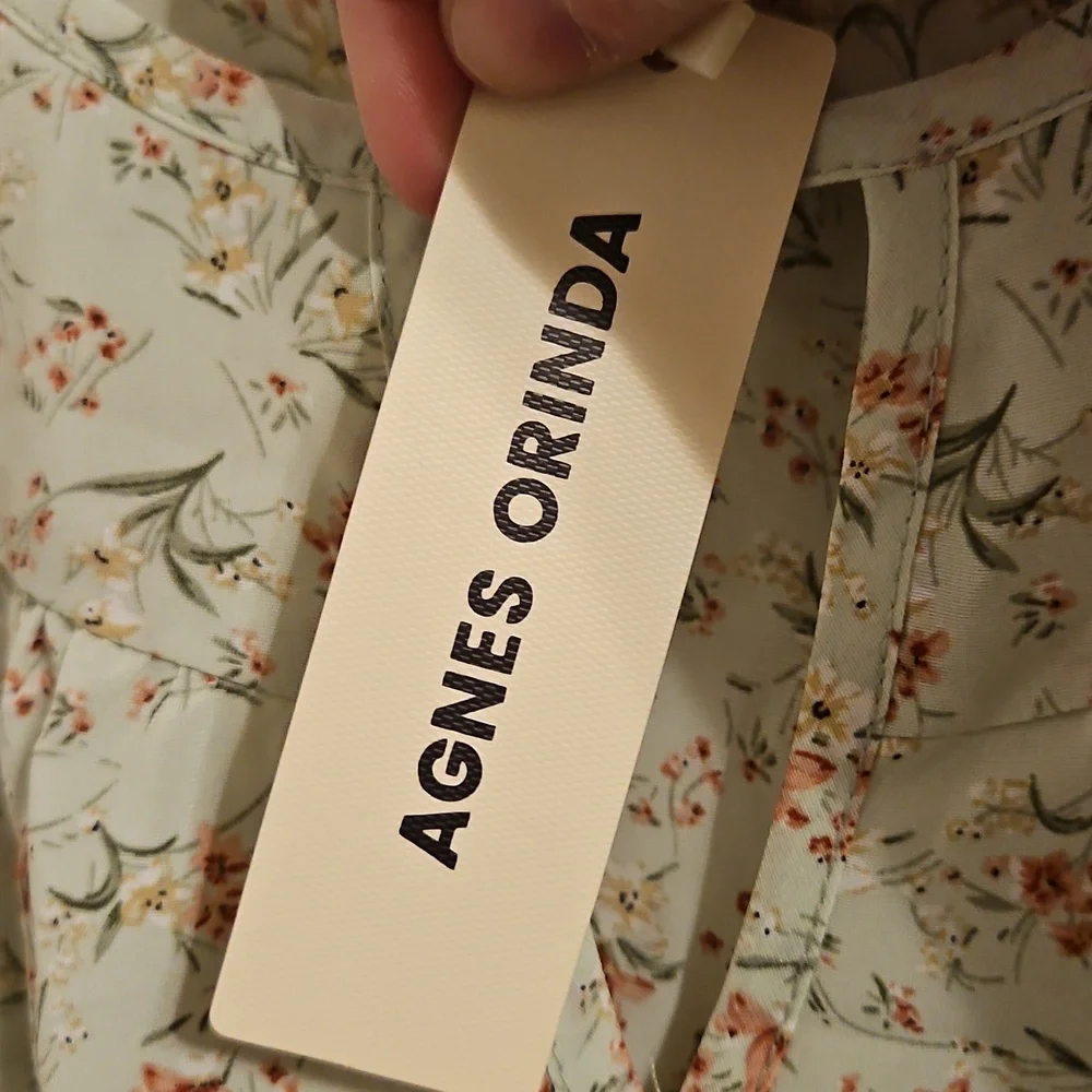 Agnes Orinda Pale Green Floral Keyhoke Blouse. NWT - Picture 5 of 7